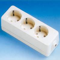 FAMATEL - BASE TRIPLE 16A-250V TT LAT.BLANCO