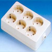 FAMATEL - BASE 6 TOMAS 16A-250V TT LAT.BLANCO