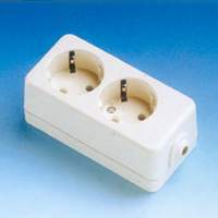 FAMATEL - BASE DOBLE 16A-250V TT LAT.BLANCO