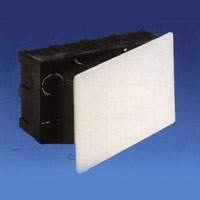 SOLERA - CAJA 150x150x50 TAPA BL.C/GARRA METALICA