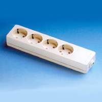 FAMATEL - BASE 4 TOMAS SCHUKO 10-16A-250V BLANCO